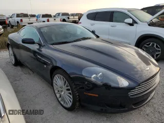 2009 Aston Martin DB9 z VIN SCFAD01E79GA12139, wystawiony jako Copart lot #76241164 z przebiegiem Nie podano mil oraz Szkody całkowita. Historia ofert i sprzedaży dostępna na DreamBid. Obrazek 4.