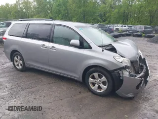 2012 Toyota Sienna LE AAS with VIN 5TDKK3DC8CS227401, listed as a IAAI auction lot 39425988 with 165,982 mi miles. Bid and sale history available at carsss.com. Image 1.