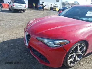 2019 Alfa Romeo Giulia z VIN ZARFAMAN7K7599097, wystawiony jako IAAI lot #41836010 z przebiegiem 32 011 mil mil oraz . Historia ofert i sprzedaży dostępna na DreamBid. Obrazek 15.
