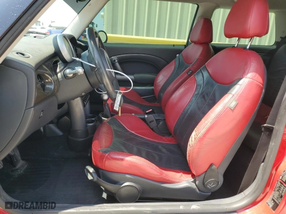 2004 MINI Cooper Hardtop S with VIN WMWRE334X4TD90182, listed as a Copart auction lot 68384144 with 148,783 mi miles and Salvage Title. Bid and sale history available at carsss.com. Image 7.