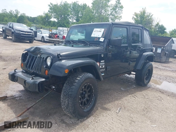 2008 Jeep Wrangler Unlimited X z VIN 1J4GA39138L641138, wystawiony jako IAAI lot #42376300 z przebiegiem 215 026 mil mil oraz . Historia ofert i sprzedaży dostępna na DreamBid. Obrazek 2.