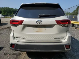 2018 Toyota Highlander Limited z VIN 5TDDZRFH1JS860268, wystawiony jako Copart lot #59696495 z przebiegiem Nie podano mil oraz Szkoda całkowita • Salvage title. Historia ofert i sprzedaży dostępna na DreamBid. Obrazek 6.