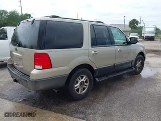 2004 Ford Expedition Special Service with VIN 1FMPU16L24LA37285, listed as a IAAI auction lot 41865431 with 244,616 mi miles. Bid and sale history available at carsss.com. Image 4.