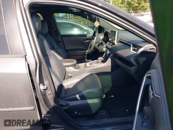 2021 Toyota RAV4 Hybrid XSE z VIN 2T3E6RFV8MW006805, wystawiony jako IAAI lot #41973250 z przebiegiem 77 483 mil mil oraz . Historia ofert i sprzedaży dostępna na DreamBid. Obrazek 5.