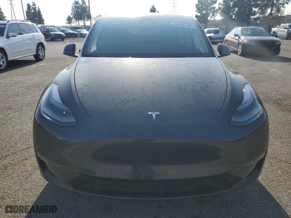 2024 Tesla Model Y with VIN 7SAYGDED4RF032615, listed as a Copart auction lot 43135135 with 2,061 mi miles and Salvage Title. Bid and sale history available at carsss.com. Image 5.