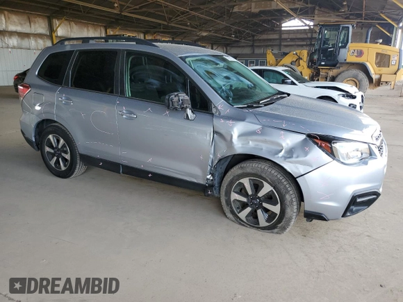 2018 Subaru Forester z VIN JF2SJABC5JH589120, wystawiony jako Copart lot #56571725 z przebiegiem 39 541 mil mil oraz Szkody całkowita. Historia ofert i sprzedaży dostępna na DreamBid. Obrazek 4.