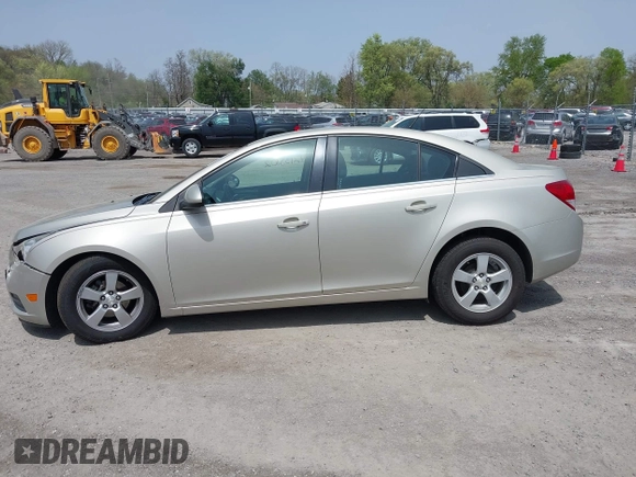 2014 Chevrolet Cruze 1LT z VIN 1G1PC5SB7E7419746, wystawiony jako IAAI lot #42135102 z przebiegiem 134 816 mil mil oraz . Historia ofert i sprzedaży dostępna na DreamBid. Obrazek 14.