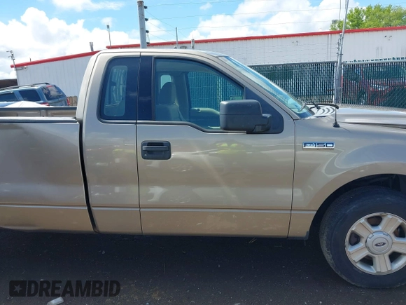 2004 Ford F-150 XL z VIN 1FTRF12W04NC41949, wystawiony jako IAAI lot #42251934 z przebiegiem Nie podano mil oraz . Historia ofert i sprzedaży dostępna na DreamBid. Obrazek 13.