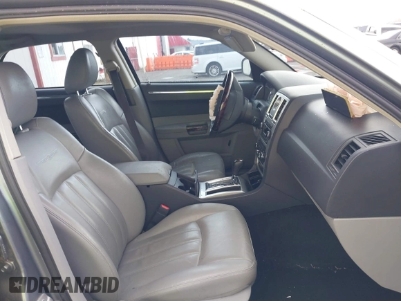 2007 Chrysler 300 C with VIN 2C3KA63H97H833171, listed as a IAAI auction lot 41867040 with 75,084 mi miles. Bid and sale history available at carsss.com. Image 5.