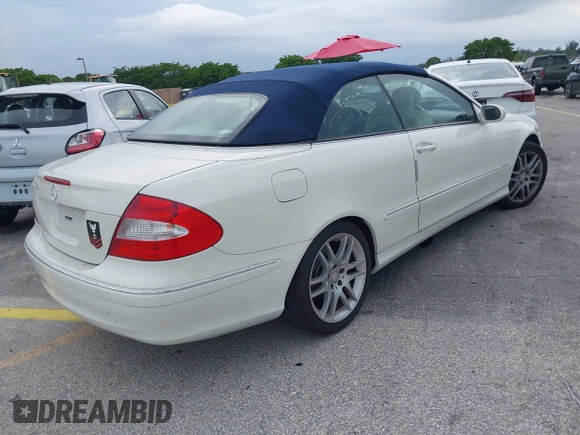 2009 Mercedes-Benz CLK 350 z VIN WDBTK56FX9T105106, wystawiony jako IAAI lot #42381316 z przebiegiem 59 138 mil mil oraz . Historia ofert i sprzedaży dostępna na DreamBid. Obrazek 4.
