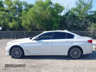 2018 BMW 5 Series 540i xDrive z VIN WBAJE7C59JG892017, wystawiony jako IAAI lot #42556936 z przebiegiem 55 170 mil mil oraz . Historia ofert i sprzedaży dostępna na DreamBid. Obrazek 14.