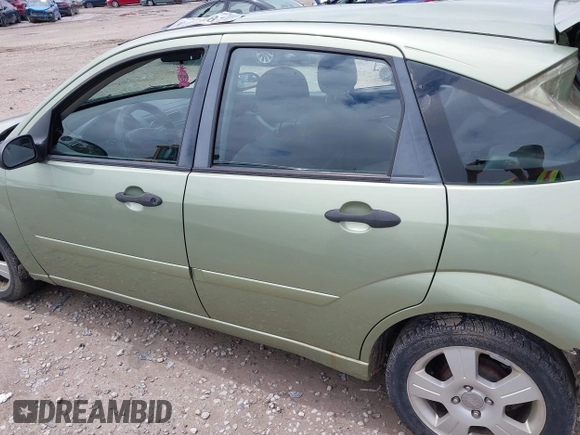 2007 Ford Focus S z VIN 1FAHP37N47W278284, wystawiony jako IAAI lot #42246383 z przebiegiem 164 830 mil mil oraz . Historia ofert i sprzedaży dostępna na DreamBid. Obrazek 15.