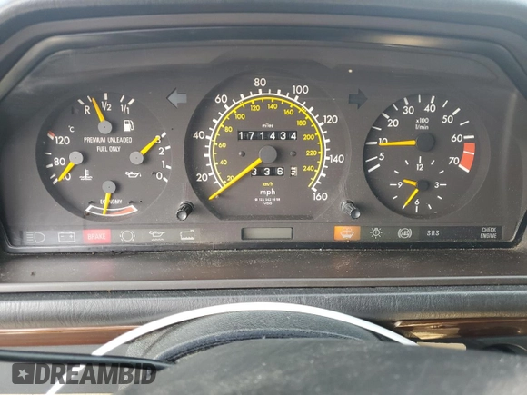 1990 Mercedes-Benz 300 E z VIN WDBEA30D8LB117873, wystawiony jako Copart lot #50346635 z przebiegiem 171 434 mil mil oraz Czysty tytuł • Clean title. Historia ofert i sprzedaży dostępna na DreamBid. Obrazek 9.