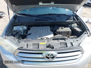 2011 Toyota Highlander z VIN 5TDZK3EH8BS045804, wystawiony jako IAAI lot #42211947 z przebiegiem 193 812 mil mil oraz . Historia ofert i sprzedaży dostępna na DreamBid. Obrazek 10.