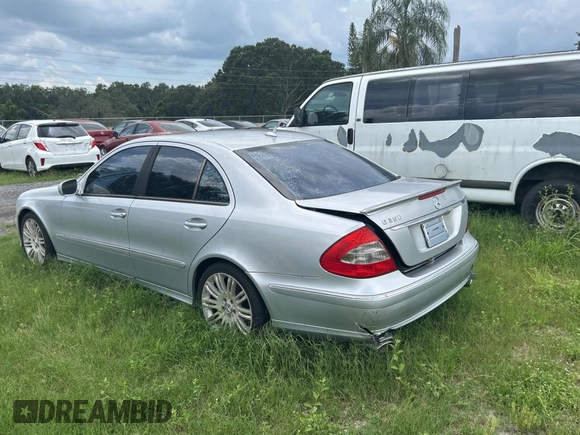 2007 Mercedes-Benz E 350 z VIN WDBUF56XX7B076632, wystawiony jako Copart lot #59032795 z przebiegiem 130 410 mil mil oraz Szkoda całkowita • Salvage title. Historia ofert i sprzedaży dostępna na DreamBid. Obrazek 3.