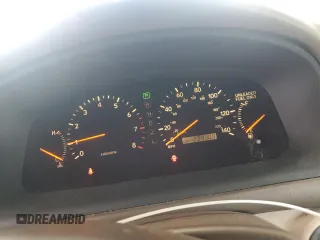 1998 Lexus ES 300 z VIN JT8BF28G7W5048920, wystawiony jako Copart lot #56391015 z przebiegiem 234 109 mil mil oraz Nie do naprawy • Non repairable. Historia ofert i sprzedaży dostępna na DreamBid. Obrazek 9.