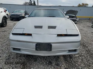 1986 Pontiac Firebird Trans Am z VIN 1G2FW87F8GL239553, wystawiony jako Copart lot #78263424 z przebiegiem 65 161 mil mil oraz Tytuł czysty. Historia ofert i sprzedaży dostępna na DreamBid. Obrazek 5.