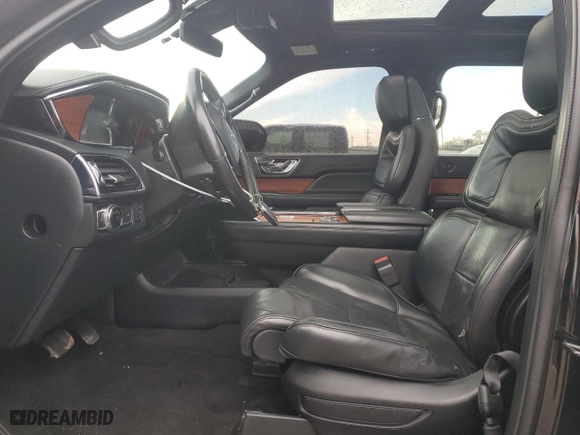 2019 Lincoln Navigator L Reserve with VIN 5LMJJ3LT4KEL10417, listed as a Copart auction lot 81532284 with 140,395 mi miles and Salvage Title. Bid and sale history available at carsss.com. Image 7.