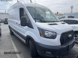 2021 Ford Transit Cargo z VIN 1FTBR1C8XMKA20224, wystawiony jako IAAI lot #42789308 z przebiegiem 76 845 mil mil oraz . Historia ofert i sprzedaży dostępna na DreamBid. Obrazek 12.