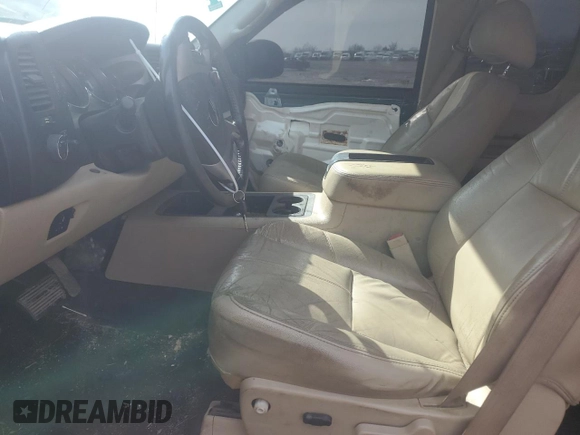 2010 GMC Sierra 1500 SLE z VIN 1GTSKVE36AZ201238, wystawiony jako Copart lot #42175665 z przebiegiem Nie podano mil oraz Szkoda całkowita • Salvage title. Historia ofert i sprzedaży dostępna na DreamBid. Obrazek 7.