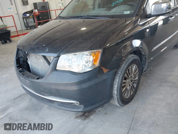 2011 Chrysler Town & Country Limited with VIN 2A4RR6DG0BR671291, listed as a IAAI auction lot 41799322 with 254,169 mi miles. Bid and sale history available at carsss.com. Image 6.