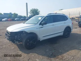 2023 Volkswagen Tiguan SE R-Line Black z VIN 3VV8B7AX9PM055640, wystawiony jako IAAI lot #42411380 z przebiegiem 68 922 mil mil oraz . Historia ofert i sprzedaży dostępna na DreamBid. Obrazek 16.