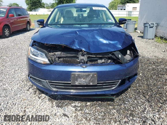 2014 Volkswagen Jetta SE z VIN 3VWD17AJ8EM413915, wystawiony jako Copart lot #62325025 z przebiegiem 131 112 mil mil oraz Szkoda całkowita • Salvage title. Historia ofert i sprzedaży dostępna na DreamBid. Obrazek 5.
