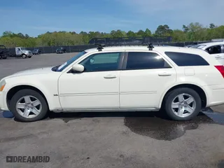 2005 Dodge Magnum SE with VIN 2D4FV48V85H648064, listed as a IAAI auction lot 41930901 with 213,453 mi miles. Bid and sale history available at carsss.com. Image 14.