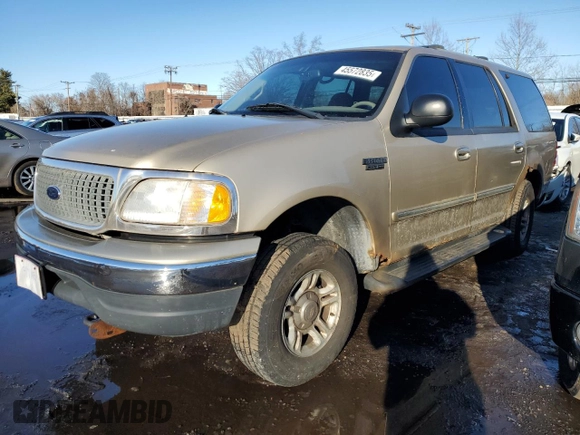 2000 Ford Expedition XLT with VIN 1FMRU1667YLB59133, listed as a Copart auction lot 45572835 with 206,773 mi miles and Salvage Title. Bid and sale history available at DreamBid. Image 1.