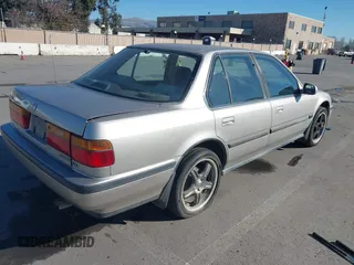 1991 Honda Accord LX with VIN JHMCB7652MC035838, listed as a IAAI auction lot 41329502 with 176,816 mi miles. Bid and sale history available at carsss.com. Image 4.