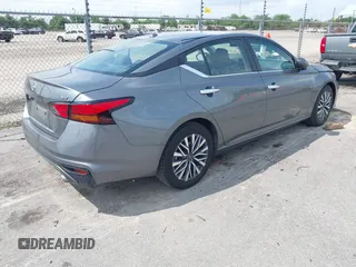 2023 Nissan Altima SV z VIN 1N4BL4DV9PN366815, wystawiony jako IAAI lot #42134938 z przebiegiem 75 540 mil mil oraz . Historia ofert i sprzedaży dostępna na DreamBid. Obrazek 4.