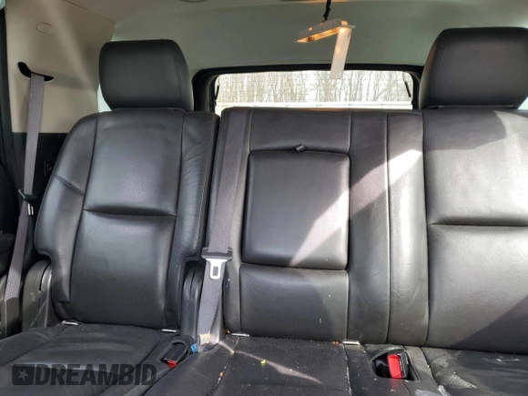 2012 Cadillac Escalade Luxury z VIN 1GYS4BEF4CR263477, wystawiony jako Copart lot #49687585 z przebiegiem 242 718 mil mil oraz Czysty tytuł • Clean title. Historia ofert i sprzedaży dostępna na DreamBid. Obrazek 10.