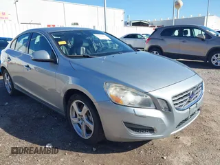 2013 Volvo S60 T5 Premier with VIN YV1612FS8D1213798, listed as a IAAI auction lot 41228909 with 164,313 mi miles. Bid and sale history available at carsss.com. Image 1.
