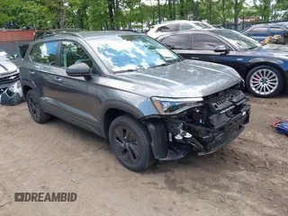 2025 Volkswagen Taos z VIN 3VV5C7B23SM012634, wystawiony jako IAAI lot #42342616 z przebiegiem 4381 mil mil oraz . Historia ofert i sprzedaży dostępna na DreamBid. Obrazek 1.