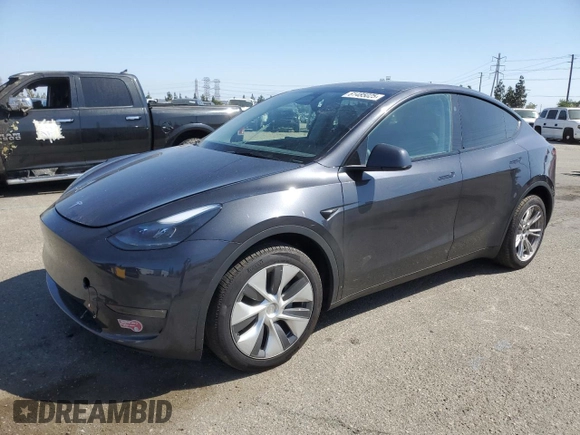 2024 Tesla Model Y Long Range z VIN 7SAYGDEE2RA223052, wystawiony jako Copart lot #61485025 z przebiegiem 13 268 mil mil oraz Szkoda całkowita • Salvage title. Historia ofert i sprzedaży dostępna na DreamBid. Obrazek 1.