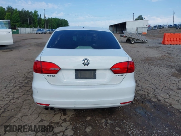 2011 Volkswagen Jetta SE with VIN 3VWDX7AJ5BM321946, listed as a IAAI auction lot 42178181 with 149,945 mi miles and . Bid and sale history available at DreamBid. Image 17.