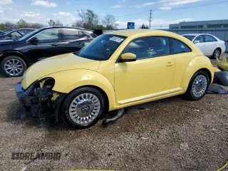 2014 Volkswagen Beetle 1.8T z VIN 3VWJ07AT2EM638404, wystawiony jako Copart lot #55652175 z przebiegiem 144 782 mil mil oraz Szkoda całkowita • Salvage title. Historia ofert i sprzedaży dostępna na DreamBid. Obrazek 1.