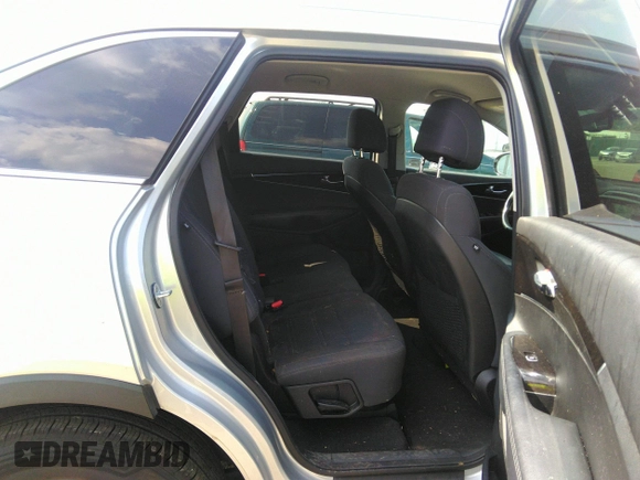 2017 Kia Sorento LX with VIN 5XYPGDA57HG302287, listed as a IAAI auction lot 40115161 with 152,588 mi miles and . Bid and sale history available at carsss.com. Image 8.