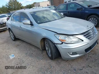 2011 Hyundai Genesis with VIN KMHGC4DF1BU141310, listed as a IAAI auction lot 40743548 with 211,270 mi miles. Bid and sale history available at carsss.com. Image 1.