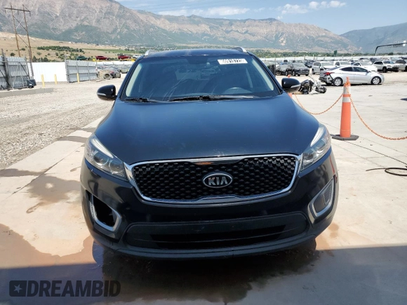 2017 Kia Sorento LX with VIN 5XYPGDA3XHG263872, listed as a Copart auction lot 60910725 with 93,778 mi miles and Clean title. Bid and sale history available at DreamBid. Image 5.
