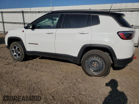 2022 Jeep Compass Trailhawk z VIN 3C4NJDDB5NT148841, wystawiony jako Copart lot #52532475 z przebiegiem 57 081 mil mil oraz Szkoda całkowita • Salvage title. Historia ofert i sprzedaży dostępna na DreamBid. Obrazek 2.