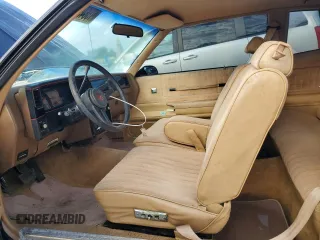 1987 Chevrolet Monte Carlo z VIN 1G1GZ11G0HP115148, wystawiony jako Copart lot #75645874 z przebiegiem 86 744 mil mil oraz Nie do naprawy. Historia ofert i sprzedaży dostępna na DreamBid. Obrazek 7.