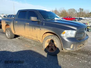 2018 Ram 1500 Express z VIN 3C6RR7KT7JG265063, wystawiony jako IAAI lot #41388930 z przebiegiem 152 905 mil mil oraz . Historia ofert i sprzedaży dostępna na DreamBid. Obrazek 1.