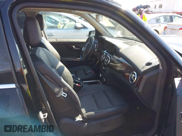 2013 Mercedes-Benz GLK with VIN WDCGG8JBXDG123692, listed as a IAAI auction lot 41578447 with 210,487 mi miles. Bid and sale history available at carsss.com. Image 5.