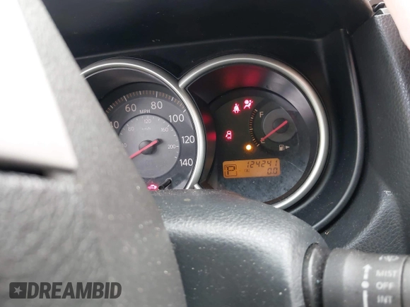 2009 Nissan Versa S z VIN 3N1BC13E99L423269, wystawiony jako IAAI lot #41490644 z przebiegiem 124 241 mil mil oraz . Historia ofert i sprzedaży dostępna na DreamBid. Obrazek 7.