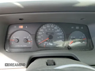 2005 Mercury Grand Marquis GS z VIN 2MEFM74W25X624329, wystawiony jako Copart lot #50945805 z przebiegiem 140 717 mil mil oraz Tytuł czysty. Historia ofert i sprzedaży dostępna na DreamBid. Obrazek 9.