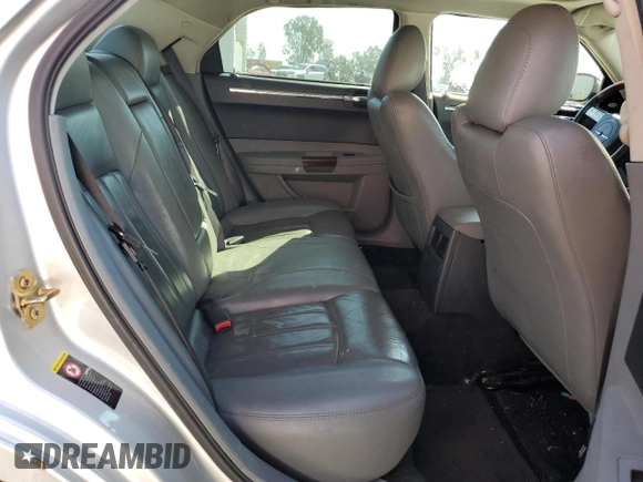 2005 Chrysler 300 300C AWD z VIN 2C3AK63H85H671717, wystawiony jako Copart lot #50369505 z przebiegiem 203 099 mil mil oraz Szkoda całkowita • Salvage title. Historia ofert i sprzedaży dostępna na DreamBid. Obrazek 10.
