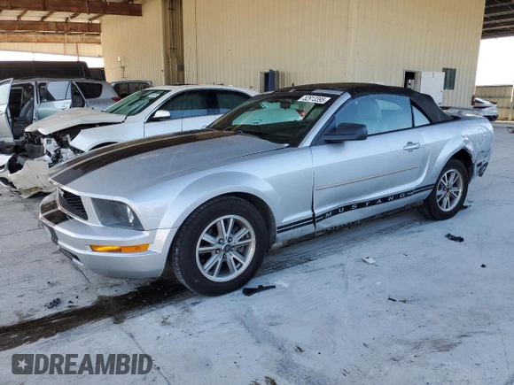 2005 Ford Mustang Deluxe with VIN 1ZVFT84N155186984, listed as a Copart auction lot 52913395 with 264,052 mi miles and Salvage Title. Bid and sale history available at carsss.com. Image 1.