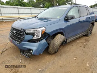 2024 GMC Terrain SLT z VIN 3GKALVEGXRL402255, wystawiony jako Copart lot #58592915 z przebiegiem 8 998 mil mil oraz Szkoda całkowita • Salvage title. Historia ofert i sprzedaży dostępna na DreamBid. Obrazek 1.
