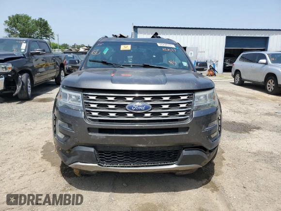 2017 Ford Explorer XLT z VIN 1FM5K8DH8HGA21577, wystawiony jako Copart lot #56298555 z przebiegiem 104 874 mil mil oraz Szkoda całkowita • Salvage title. Historia ofert i sprzedaży dostępna na DreamBid. Obrazek 5.